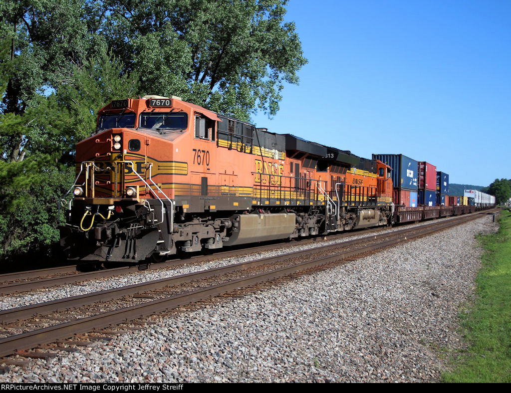 BNSF 7670